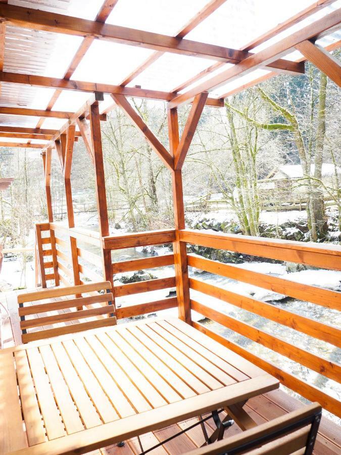 Apartamento Haus Am Fluss Baiersbronn Exterior foto
